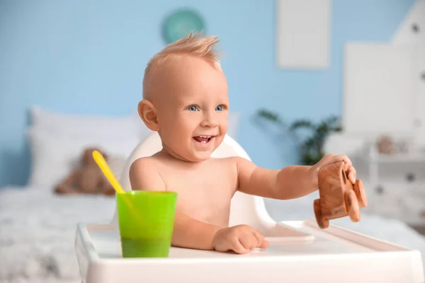 Bebê Bonito Com Brinquedo Casa — Fotografia de Stock