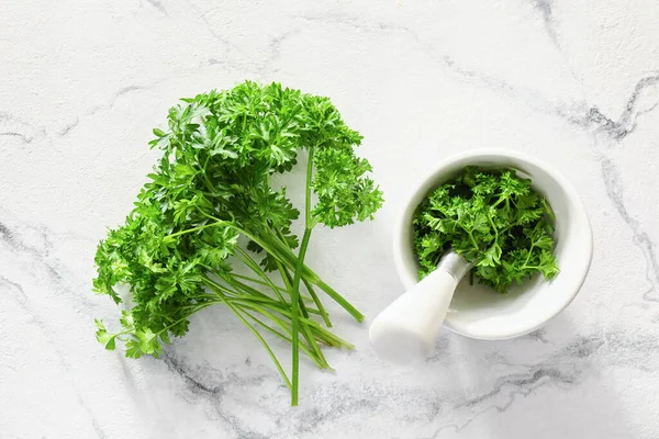 Fresh Parsley Mortar Pestle Light Background — Stock Photo, Image