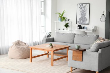 Odanın iç tarafındaki koltukta en iyi bilek masası.