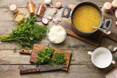 Lezzetli pirinç çorbası pişiriyorum.