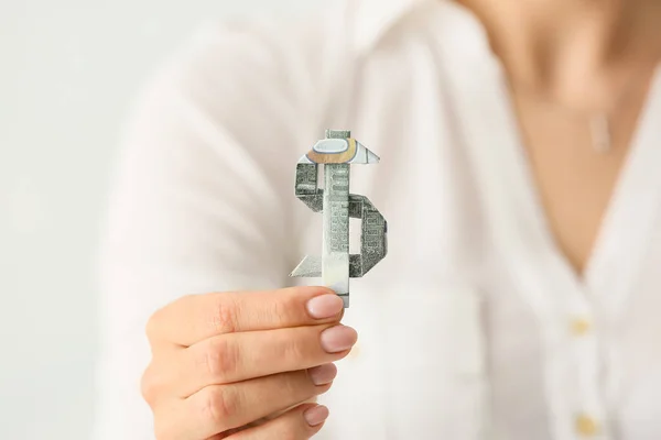 Mulher Com Figura Origami Feita Notas Dólar Close — Fotografia de Stock