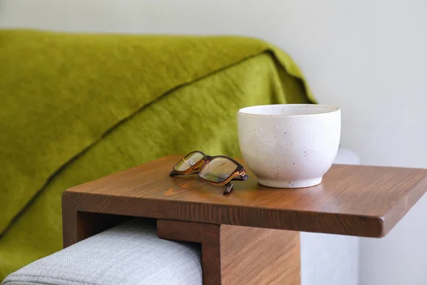 Cup Eyeglasses Armrest Table Room — Stock Photo, Image