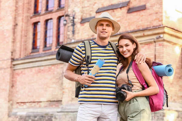 Couple Touristes Dans Rue Ville — Photo