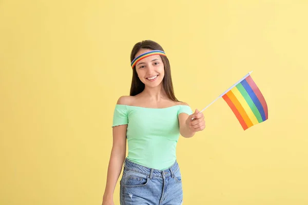 Młoda Kobieta Flagą Lgbt Tle Koloru — Zdjęcie stockowe