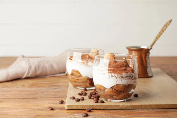 Doce Tiramisu Saboroso Mesa — Fotografia de Stock