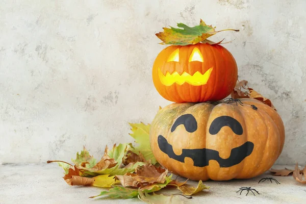 Carved Halloween Pumpkins Table — Stock Photo, Image