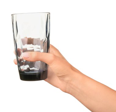 Beyaz zemin üzerinde boş bardak ile el