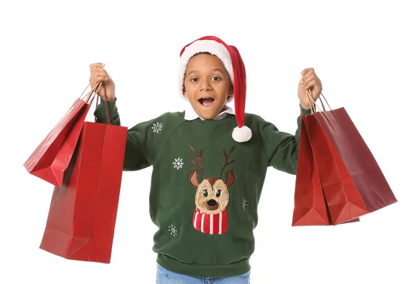 Menino Afro Americano Bonito Chapéu Santa Com Sacos Compras Fundo — Fotografia de Stock