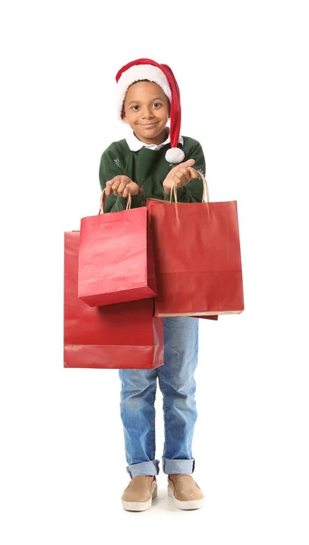 Leuke Afro Amerikaanse Jongen Santa Hoed Met Boodschappentassen Witte Achtergrond — Stockfoto