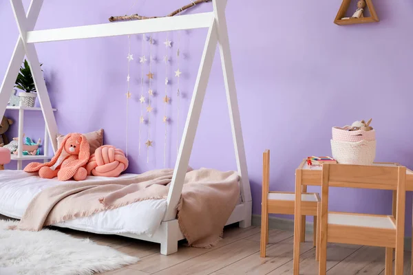 Интерьер Современной Детской Комнаты Удобной Кроватью — стоковое фото