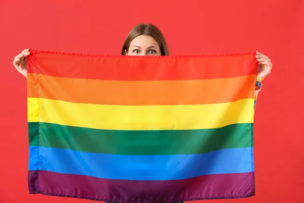 Jeune Femme Avec Drapeau Lgbt Sur Fond Couleur — Photo