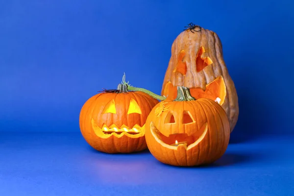 Χαραγμένες Κολοκύθες Halloween Φόντο Χρώματος — Φωτογραφία Αρχείου