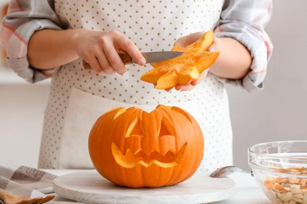 Woman Carving Pumpkin Halloween Table — Stock Photo, Image