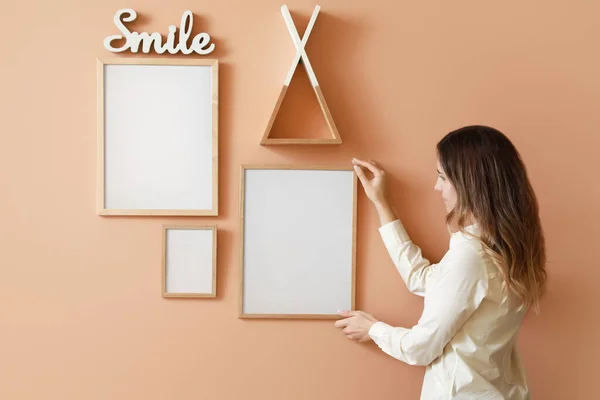 Woman Hanging Blank Photo Frames Wall — Stock Photo, Image