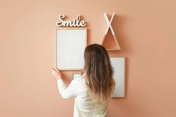 Woman Hanging Blank Photo Frames Wall — Stock Photo, Image