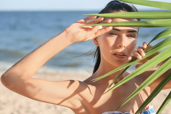 Schöne Junge Frau Strand — Stockfoto