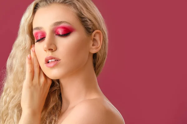 Young Woman Beautiful Eyeshadows Color Background — Stock Photo, Image