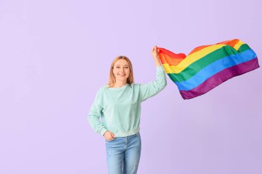 Renk arkaplanında LGBT bayrağı olan kadın