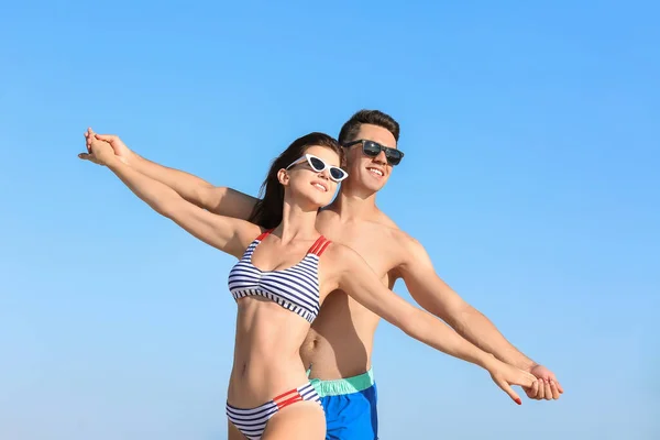 Jovem Casal Feliz Praia Mar — Fotografia de Stock