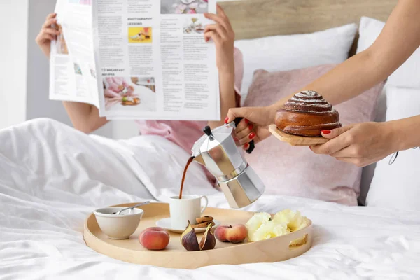 Chambermaid Bringing Tasty Breakfast Bed — Stock Photo, Image