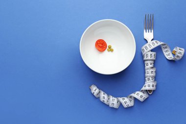 Sebzeli, çatallı ve mezuralı tabaklar. İştahsızlık kavramı