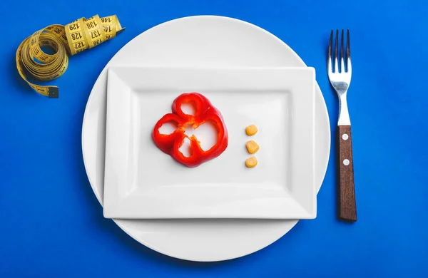 Assiette Avec Légumes Fourchette Ruban Mesurer Sur Fond Couleur Concept — Photo