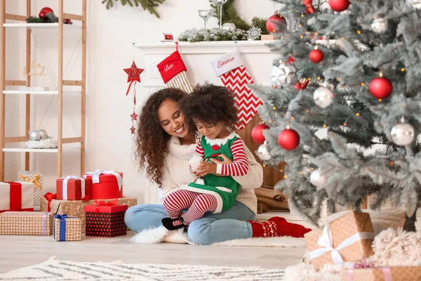 Cute African American Girl Her Mother Christmas Gifts Home — Stock Photo, Image