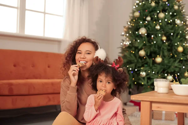 Cute African American Girl Her Mother Eating Cookies Home Christmas — Stock Photo, Image