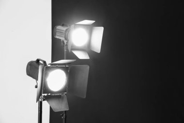 Fotoğraf stüdyosunda modern ekipman