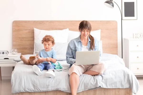 Working Mother Little Son Bedroom Home — Stock Photo, Image