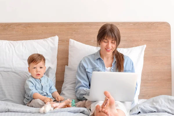 Working Mother Little Son Bedroom Home — Stock Photo, Image