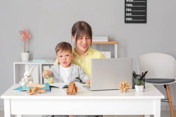 Working Mother Little Son Home Office — Stock Photo, Image