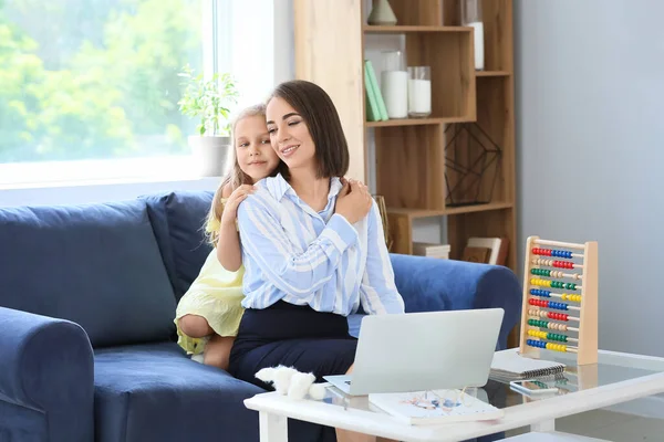 Working Mother Little Daughter Home — Stock Photo, Image