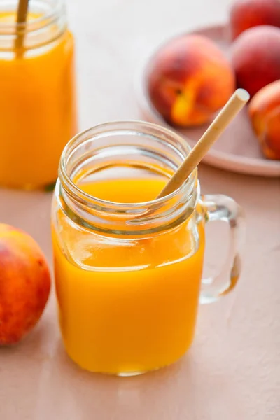 Mason Jar Fresh Peach Juice Table — Stock Photo, Image