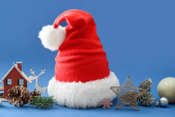 Santa Hat Christmas Decor Color Background — Stock Photo, Image