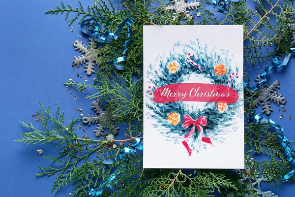 Hermosa Composición Con Tarjeta Felicitación Navidad Sobre Fondo Color — Foto de Stock