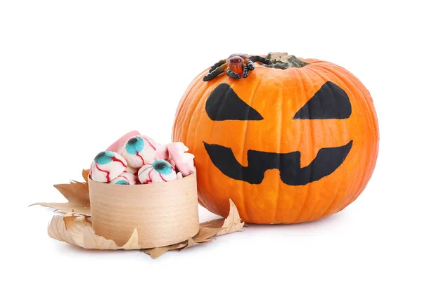 Halloween Kürbis Mit Bonbons Auf Weißem Hintergrund — Stockfoto