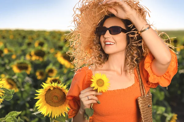 Beautiful Young Woman Sunflower Field — Stock Photo, Image