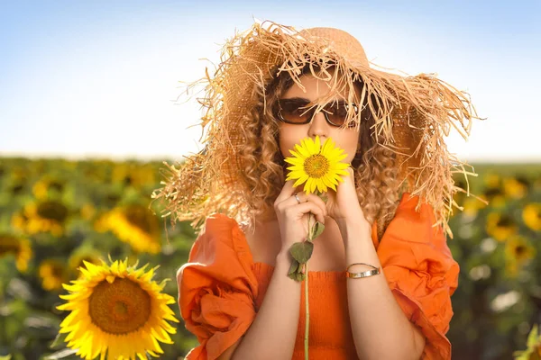 Beautiful Young Woman Sunflower Field — Stock Photo, Image