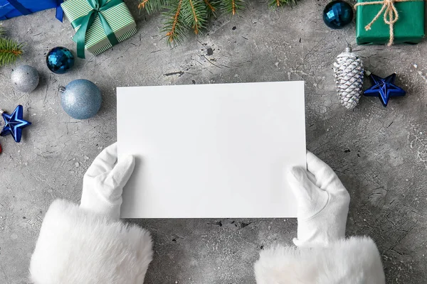 Papai Noel Com Folha Papel Branco Mesa Vista Superior — Fotografia de Stock