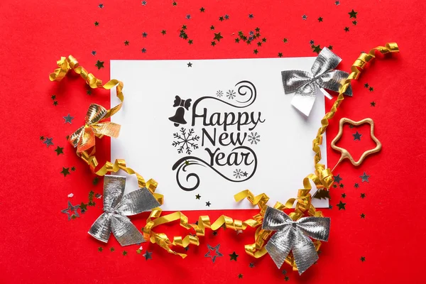 色の背景に新年挨拶カードと美しい組成物 — ストック写真
