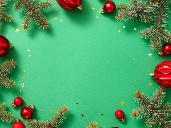 Renk Arkaplanındaki Güzel Noel Süslerinden Yapılmış Çerçeve — Stok fotoğraf