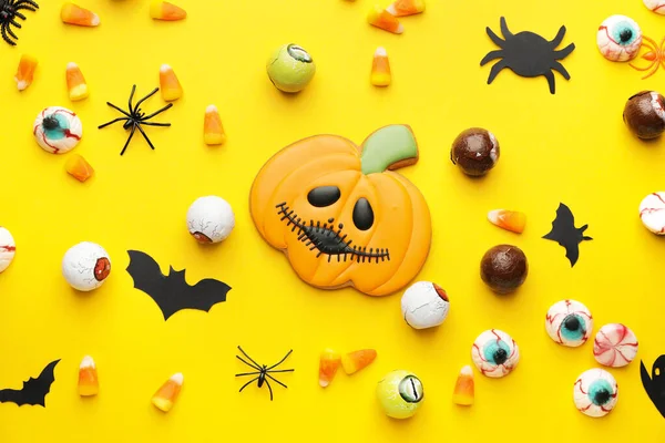 Composición Halloween Con Deliciosas Golosinas Fondo Color —  Fotos de Stock