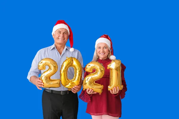 Coppia Anziana Con Figura 2021 Sullo Sfondo Colori Festeggiamenti Capodanno — Foto Stock
