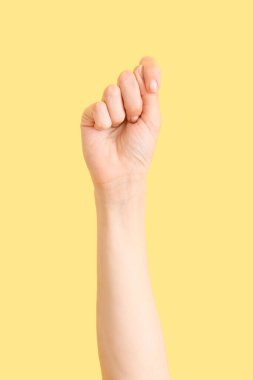 Renk arkaplanındaki T harfini gösteriyor. İşaret dili alfabesi