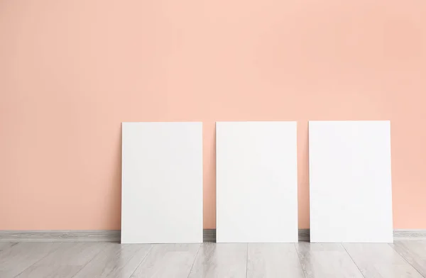 Blank Posters Color Wall — Stock Photo, Image