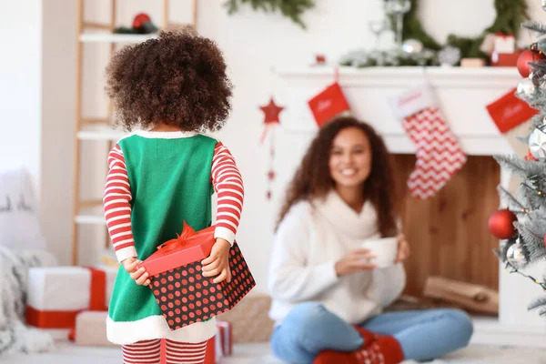 Cute African American Girl Hiding Gift Her Mother Christmas Eve — Stock Photo, Image