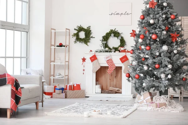 Innenraum Des Wohnzimmers Weihnachtlich Dekoriert — Stockfoto