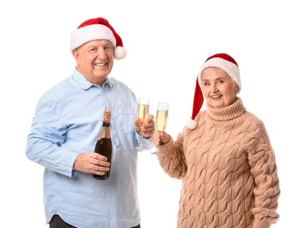 Ouderen Paar Met Champagne Vieren Kerstmis Witte Achtergrond — Stockfoto