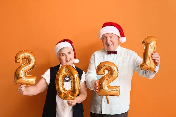 Ouderen Paar Met Figuur 2021 Kleur Achtergrond Nieuwjaarsviering — Stockfoto